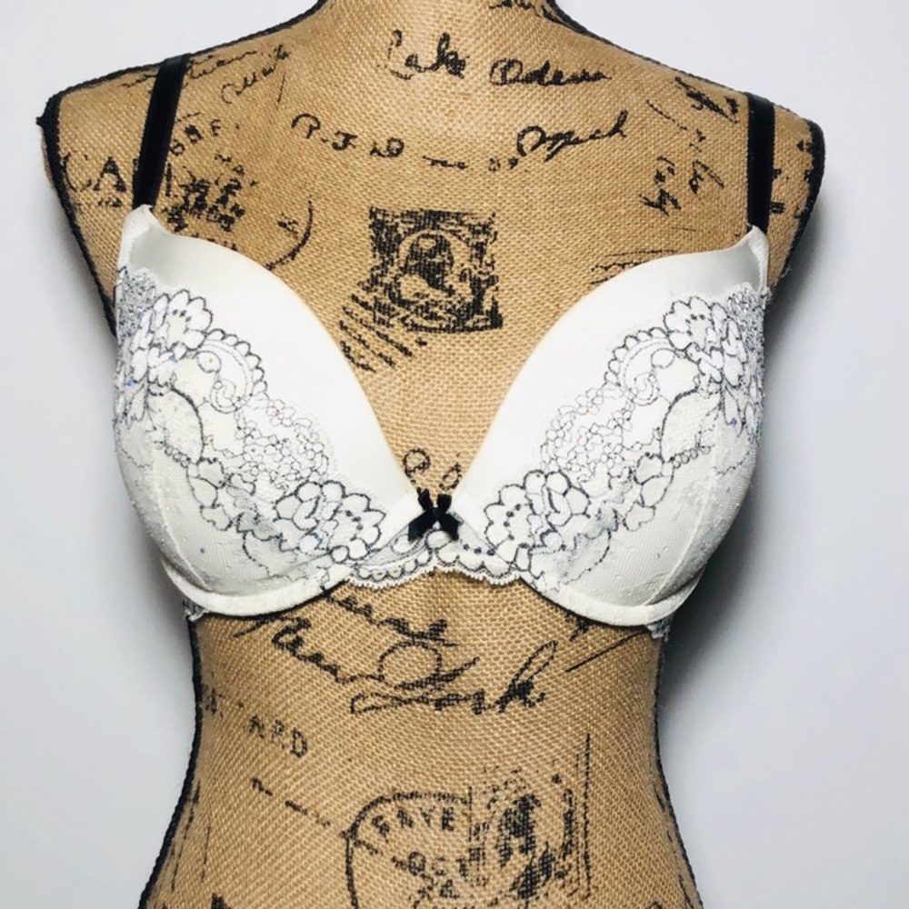 Victoria Secrete Push Up 32DDD Dream Angles Bra